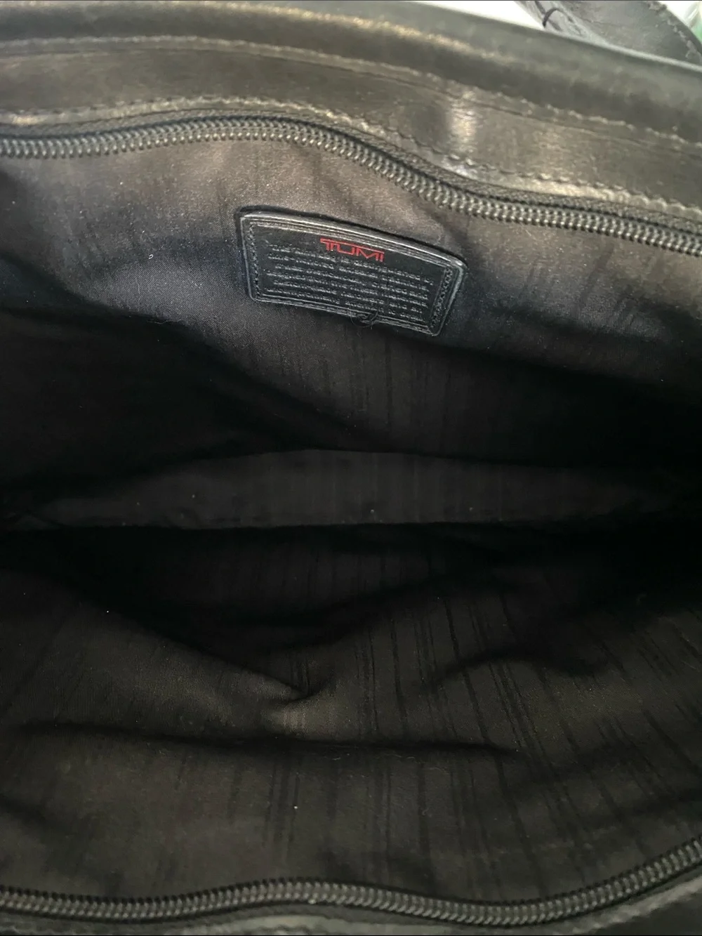 Tumi Alpha Slim Black Leather Portfolio Briefcase 17” Laptop Strap Pockets Sleek